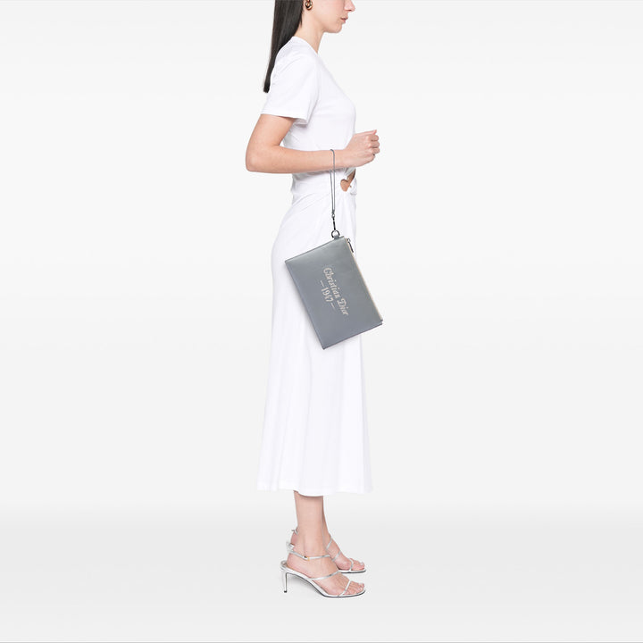 grainé 1947 Signature A5 Pochette Cuir de veau grainé Gris