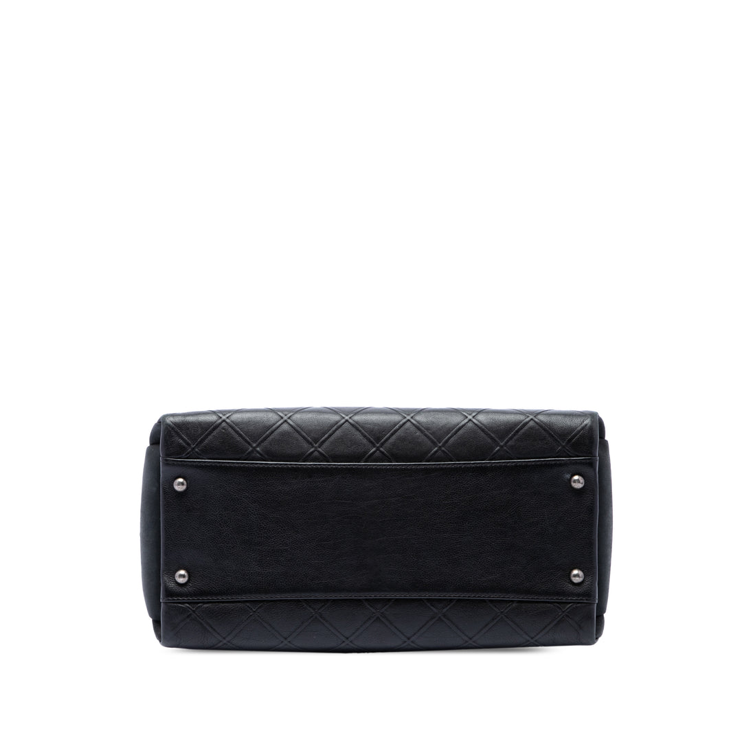 Chanel CC Diamond embossé Zippé Cabas Grand Cuir de veau Noir – vue 3 – GABY PARIS