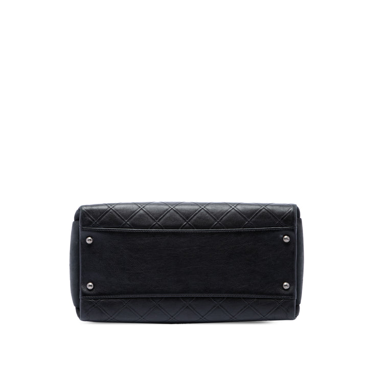 Chanel CC Diamond embossé Zippé Cabas Grand Cuir de veau Noir – vue 3 – GABY PARIS