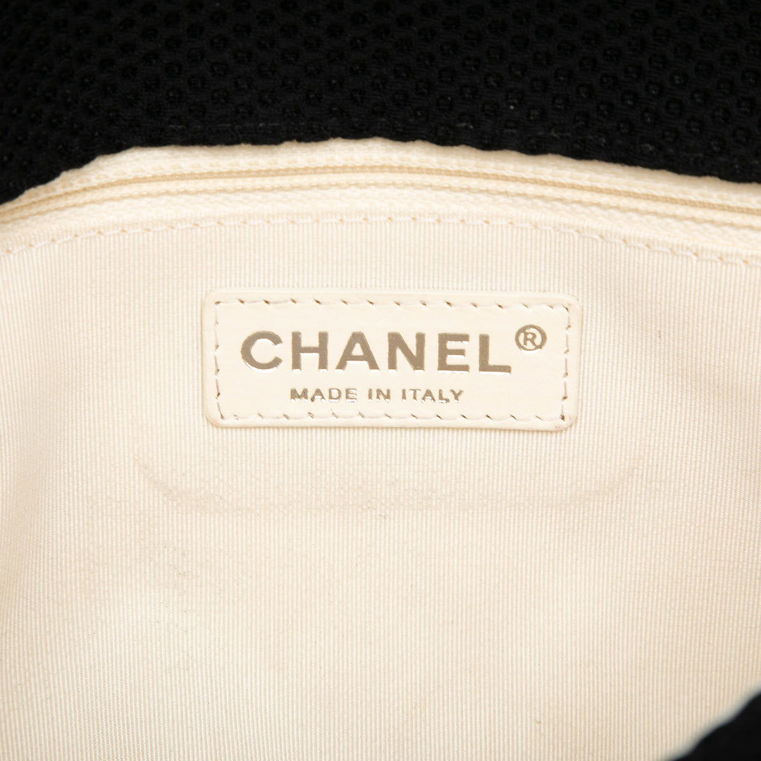 Chanel Matelassé perforé Jersey Rabat simple Moyen Noir – vue 5 – GABY PARIS