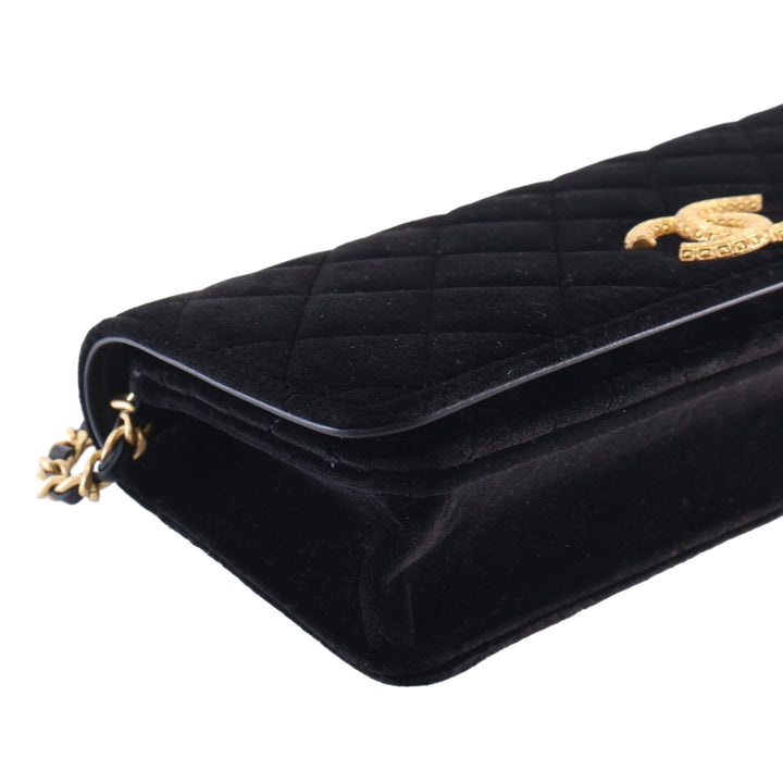 Chanel CC Matelassé Velours East West Pochette avec chaîne