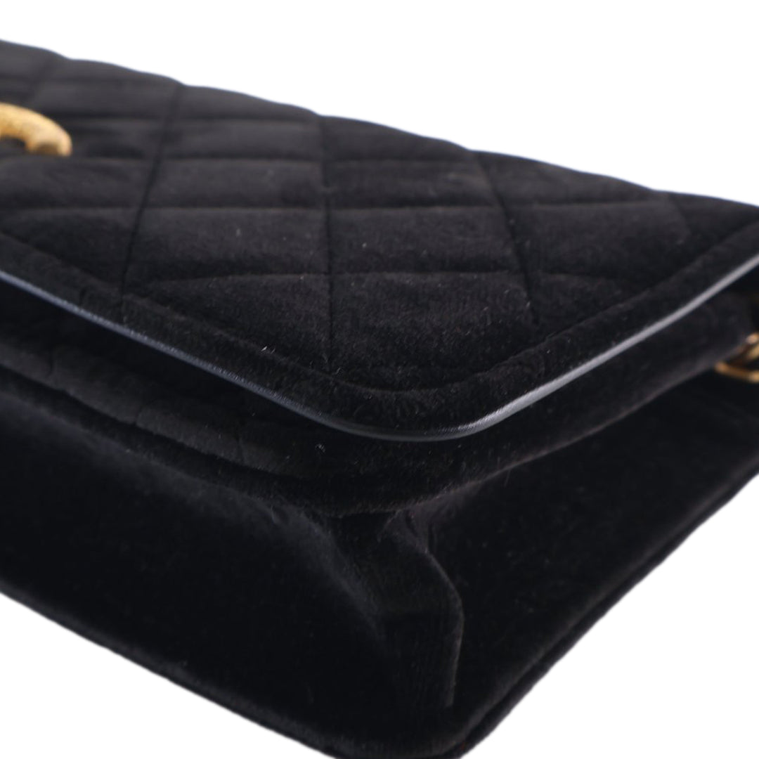 Chanel CC Matelassé Velours East West Pochette avec chaîne