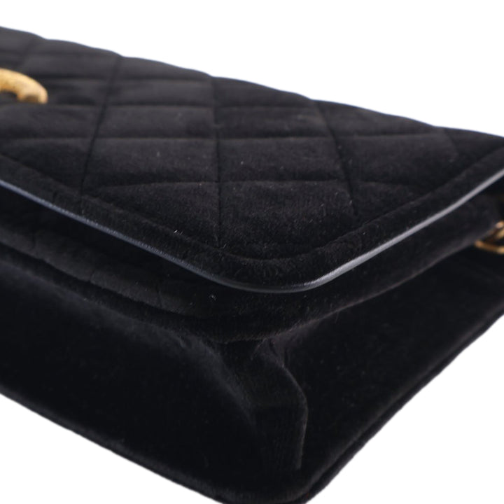 Chanel CC Matelassé Velours East West Pochette avec chaîne