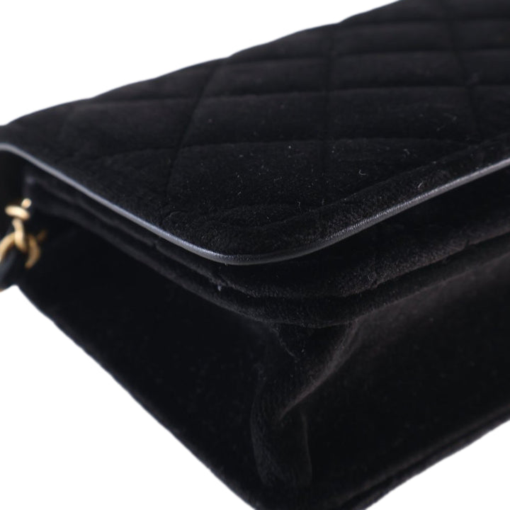 Chanel CC Matelassé Velours East West Pochette avec chaîne