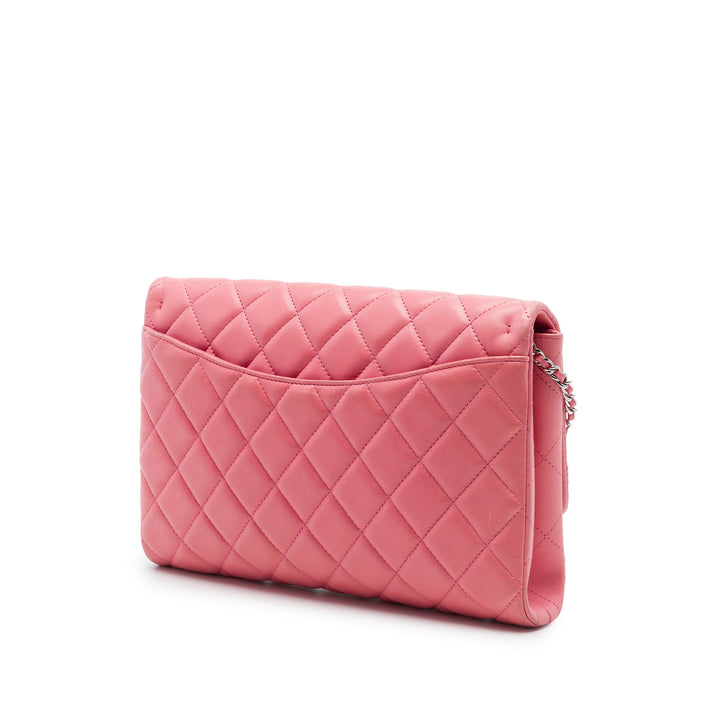 Chanel CC Matelassé Cuir d’agneau à rabat Pochette avec chaîne