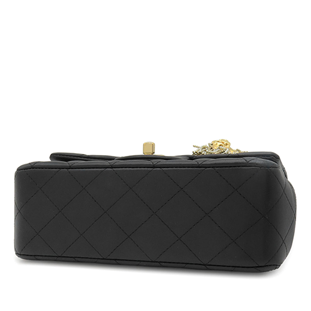 Chanel Classic Rectangulaire Lion Charm à rabat Mini Cuir d'agneau Noir – vue 3 – GABY PARIS