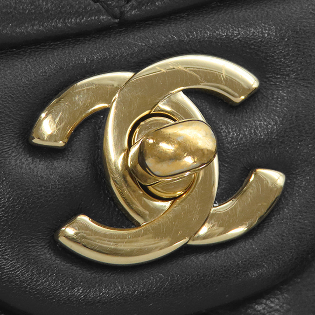 Chanel Classic Rectangulaire Lion Charm à rabat Mini Cuir d'agneau Noir – vue 7 – GABY PARIS