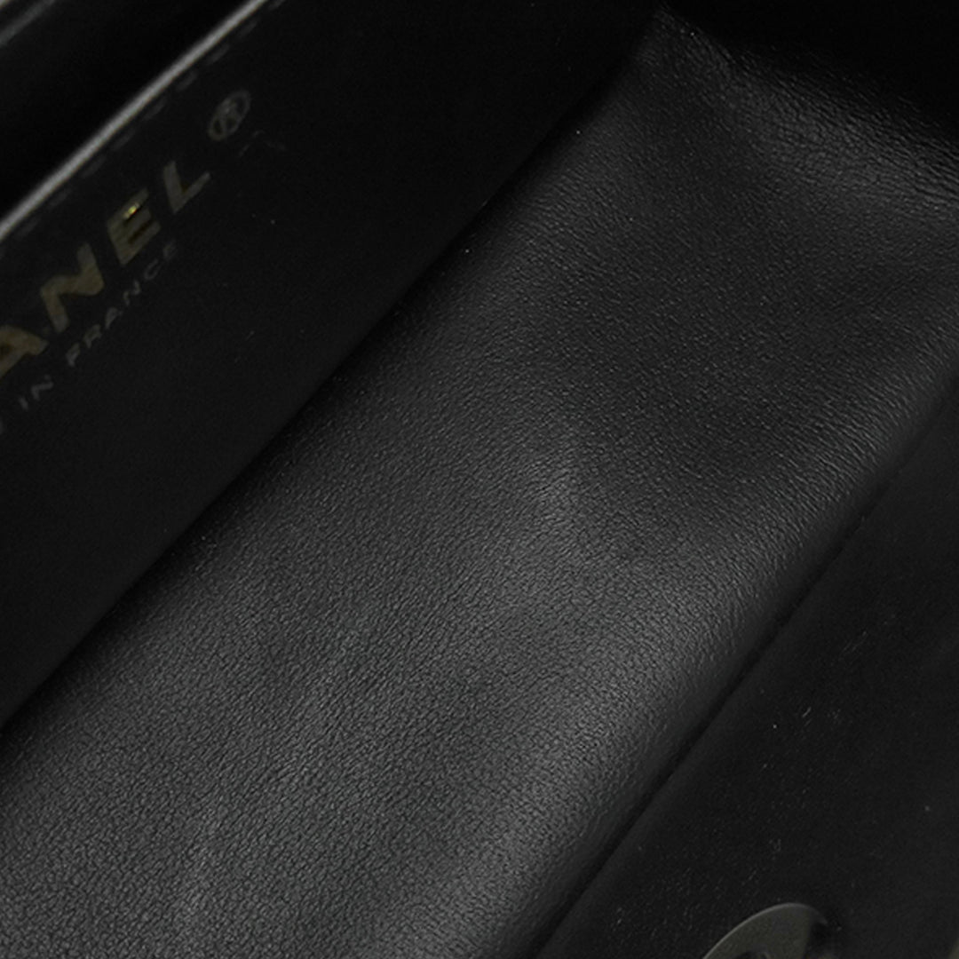 Chanel Classic Rectangulaire Lion Charm à rabat Mini Cuir d'agneau Noir – vue 8 – GABY PARIS