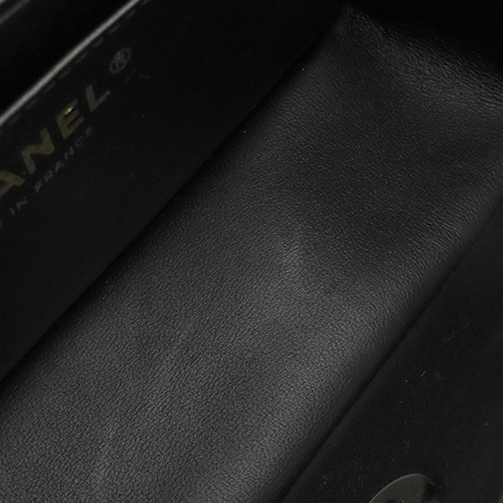Chanel Classic Rectangulaire Lion Charm à rabat Mini Cuir d'agneau Noir – vue 8 – GABY PARIS