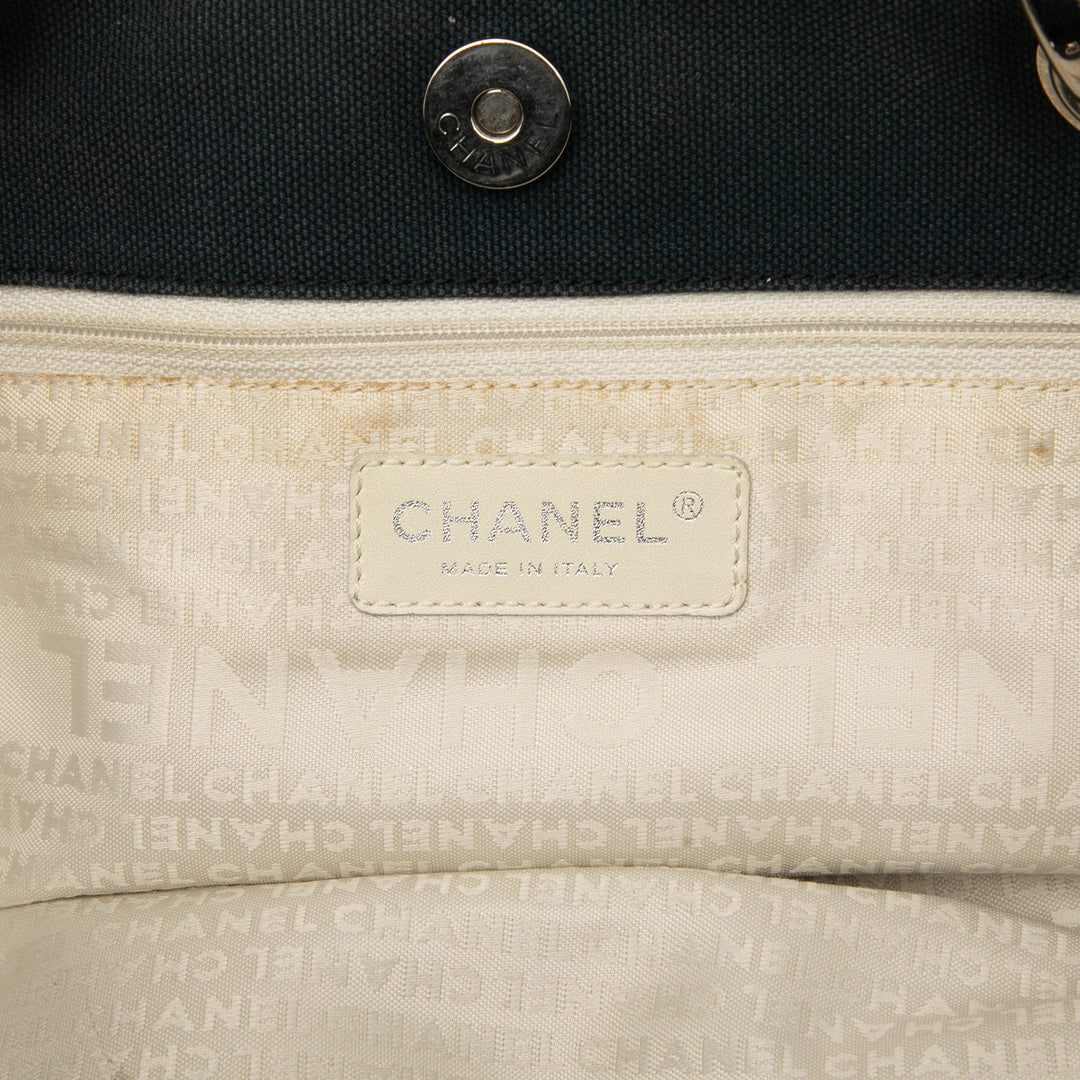 Chanel Cruise Line Medium CC No.5 Quilted Toile Cabas Bleu – GABY PARIS Authentique
