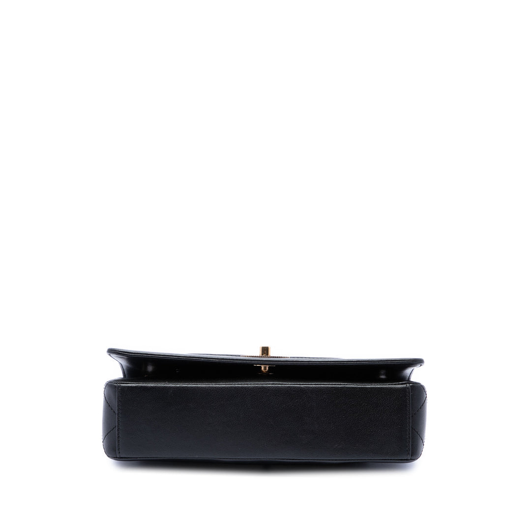 Chanel Mademoiselle à rabat Petit Cuir d'agneau Noir – vue 3 – GABY PARIS