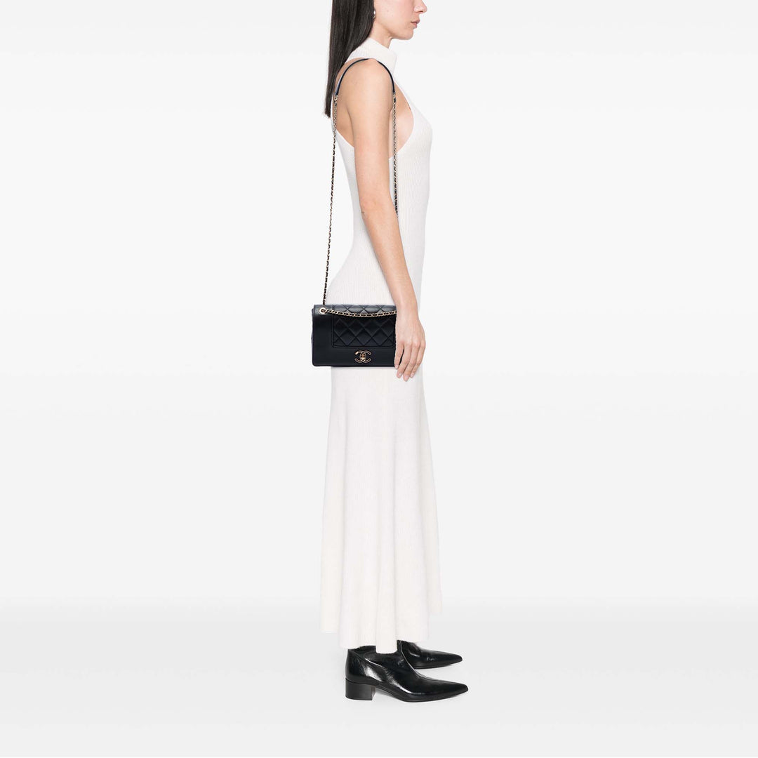 Chanel Mademoiselle à rabat Petit Cuir d'agneau Noir – vue 6 – GABY PARIS