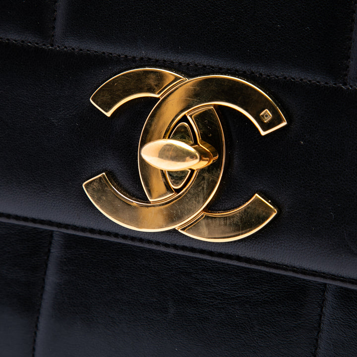 Chanel Vertical Quilt à rabat Cuir d'agneau