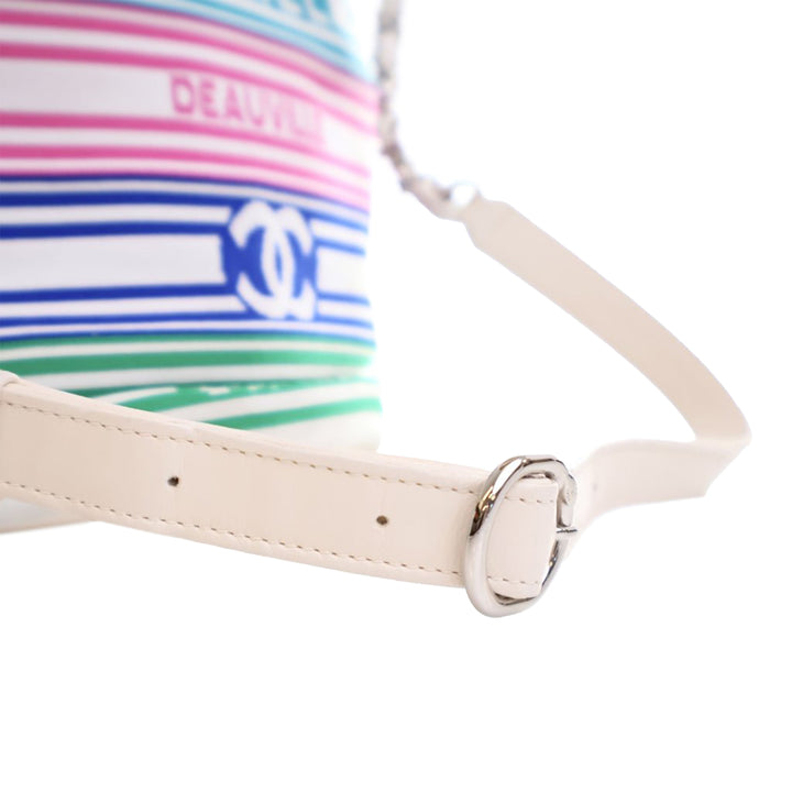 Chanel Mixed Fibers and Aged Cuir de veau Venise Biarritz Bucket Bag Blanc – GABY PARIS Authentique