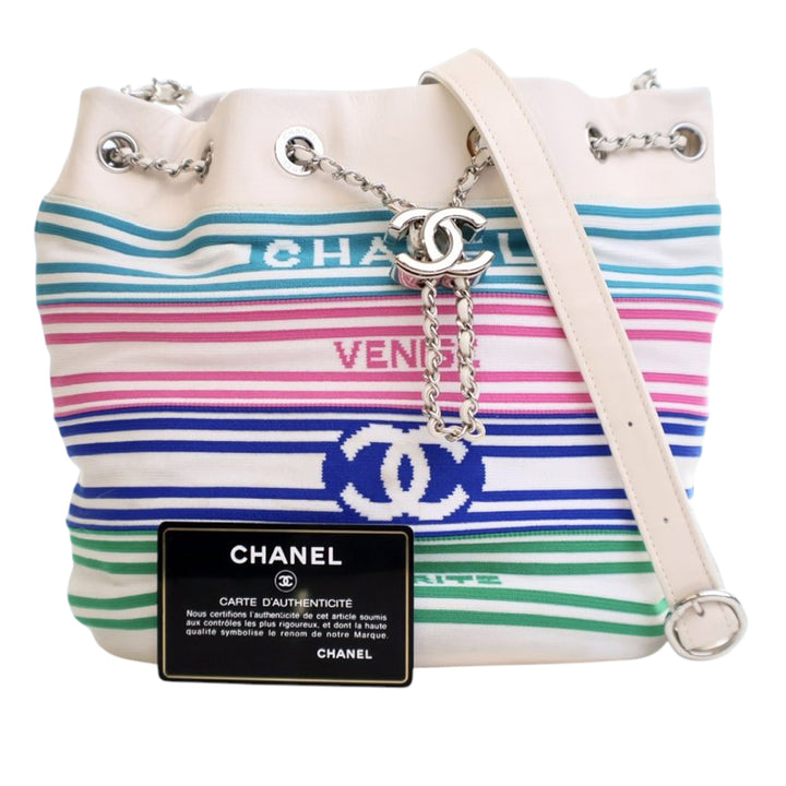 Chanel Mixed Fibers and Aged Cuir de veau Venise Biarritz Bucket Bag Blanc – GABY PARIS Authentique