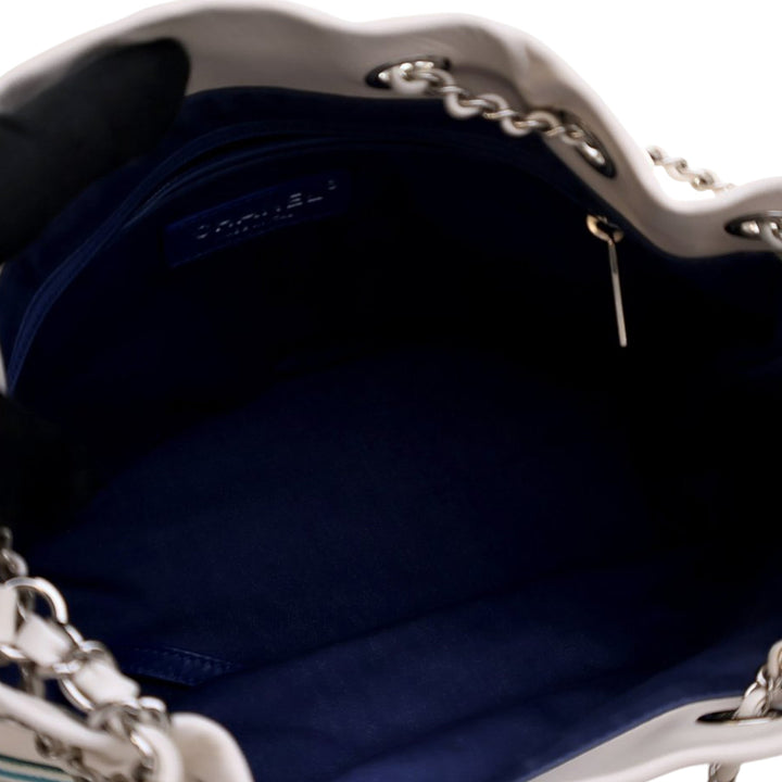 Chanel Mixed Fibers and Aged Cuir de veau Venise Biarritz Bucket Bag Blanc – GABY PARIS Authentique