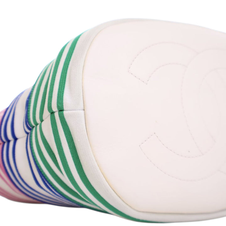 Chanel Mixed Fibers and Aged Cuir de veau Venise Biarritz Bucket Bag Blanc – GABY PARIS Authentique