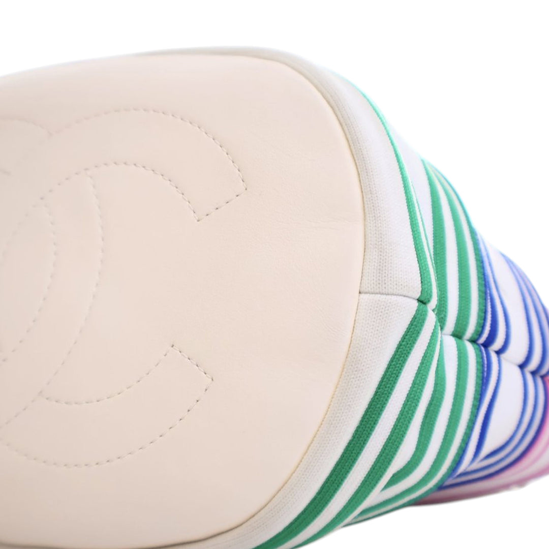 Chanel Mixed Fibers and Aged Cuir de veau Venise Biarritz Bucket Bag Blanc – GABY PARIS Authentique