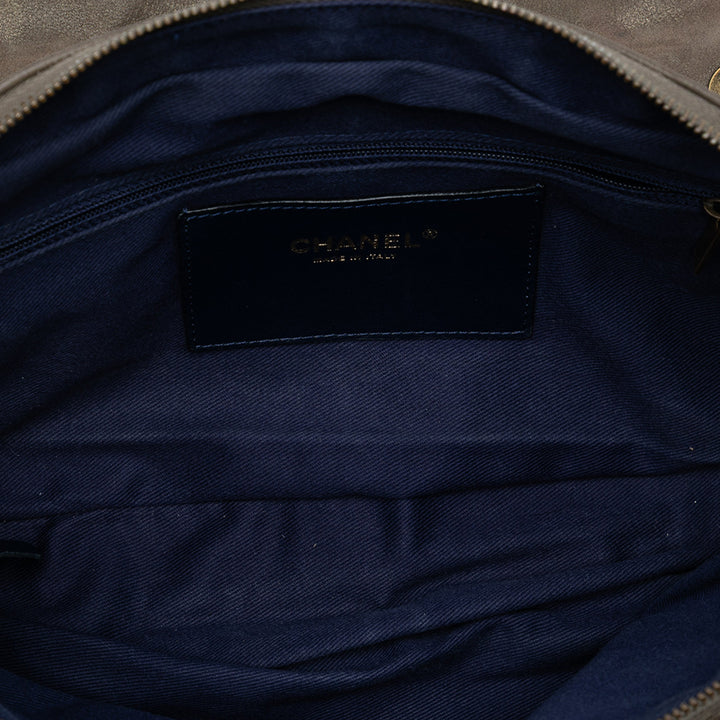 Chanel Large Matelassé Iridescent Cuir de veau Shiva à rabat – GABY PARIS Authentique