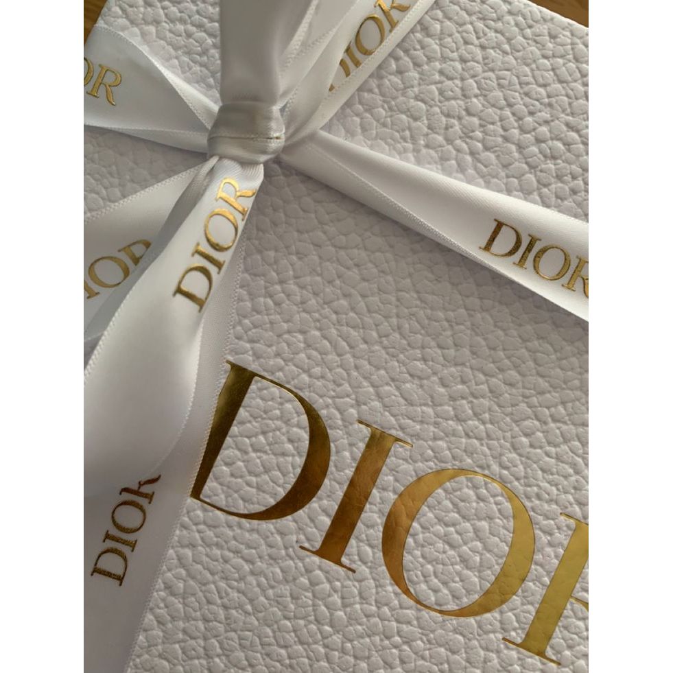 Dior gift wrapping