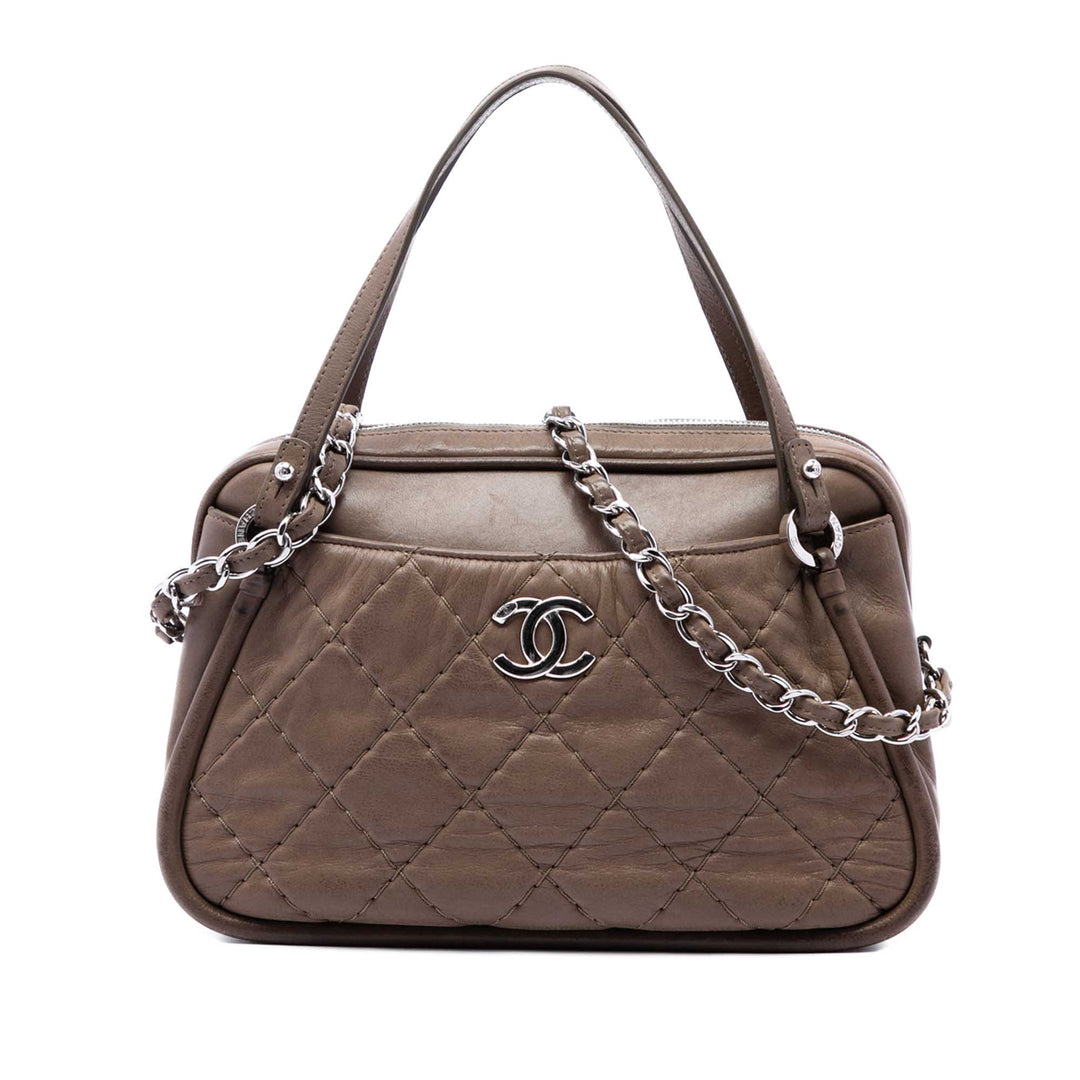 Chanel Matelassé Irisé Relax CC Sac Cuir de veau Marron – vue principale – GABY PARIS