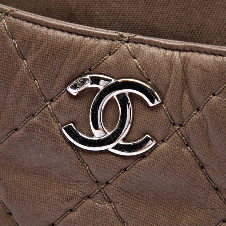 Chanel Matelassé Irisé Relax CC Sac Cuir de veau Marron – vue 5 – GABY PARIS