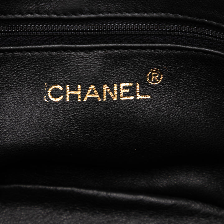 Chanel CC Quilted Cuir d’agneau Tassel Vanity Bag Noir