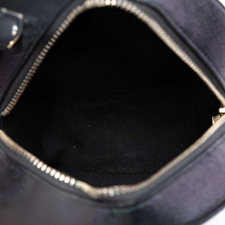 Chanel CC Matelassé Irisé Rond Pochette avec chaîne Cuir caviar