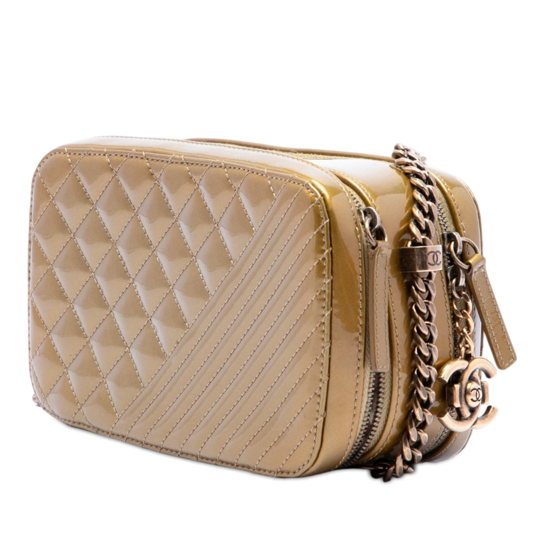 Chanel Small Matelassé Metallic Cuir verni Coco Boy Sac caméra