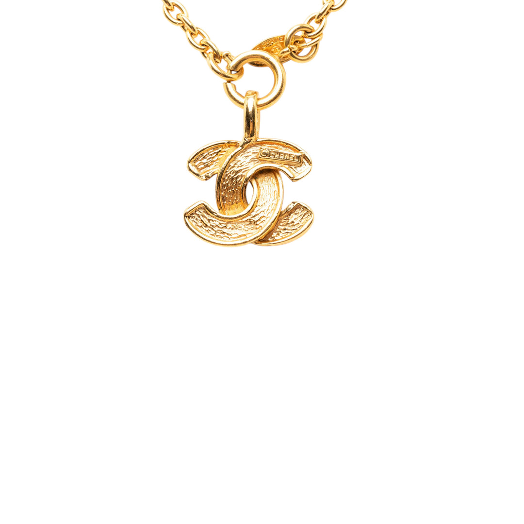Chanel Collier CC Matelassé Pendant plaqué or – vue 3 – GABY PARIS