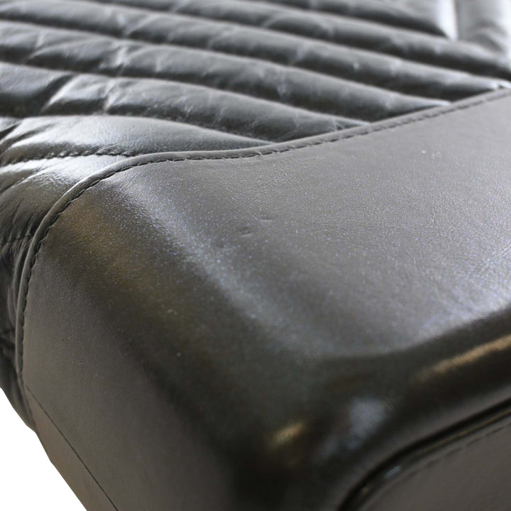 Chevron Irisé vieilli Gabrielle Sac Moyen Cuir de veau Noir