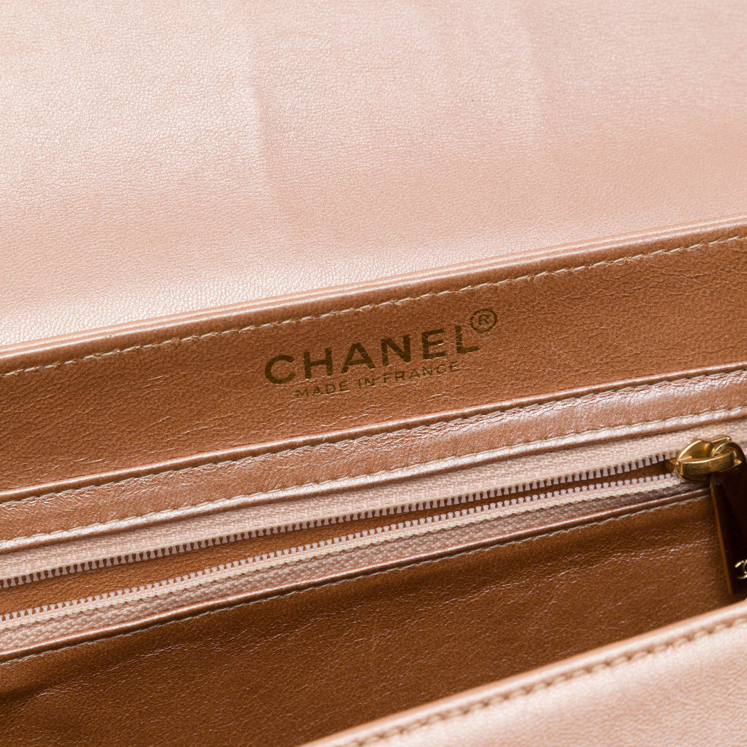 Chanel Cuir d'agneau Chocolate Bar Accordion Mademoiselle Turnlock à rabat