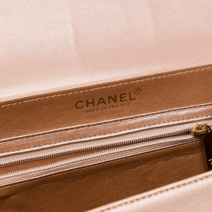 Chanel Cuir d'agneau Chocolate Bar Accordion Mademoiselle Turnlock à rabat