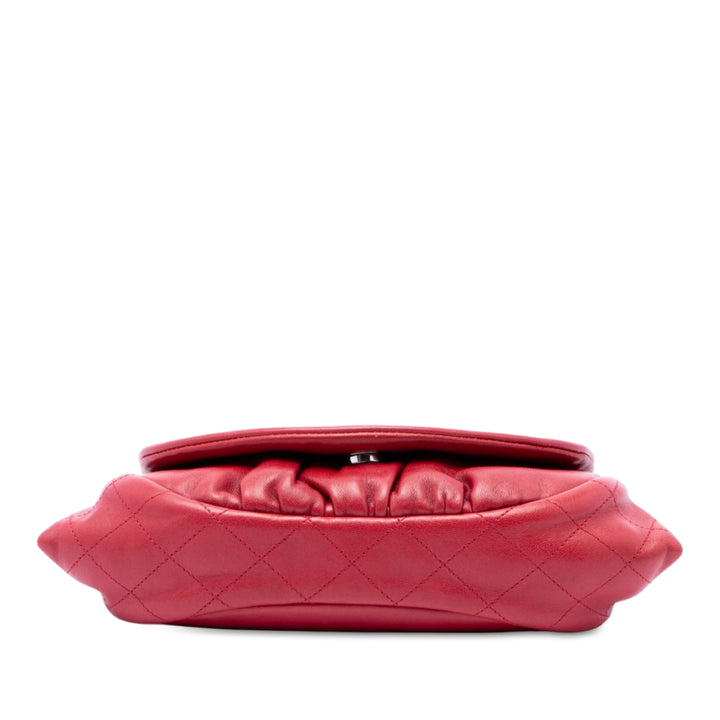 Chanel CC Matelassé Half Moon Wallet on Chain Cuir d'agneau Rouge