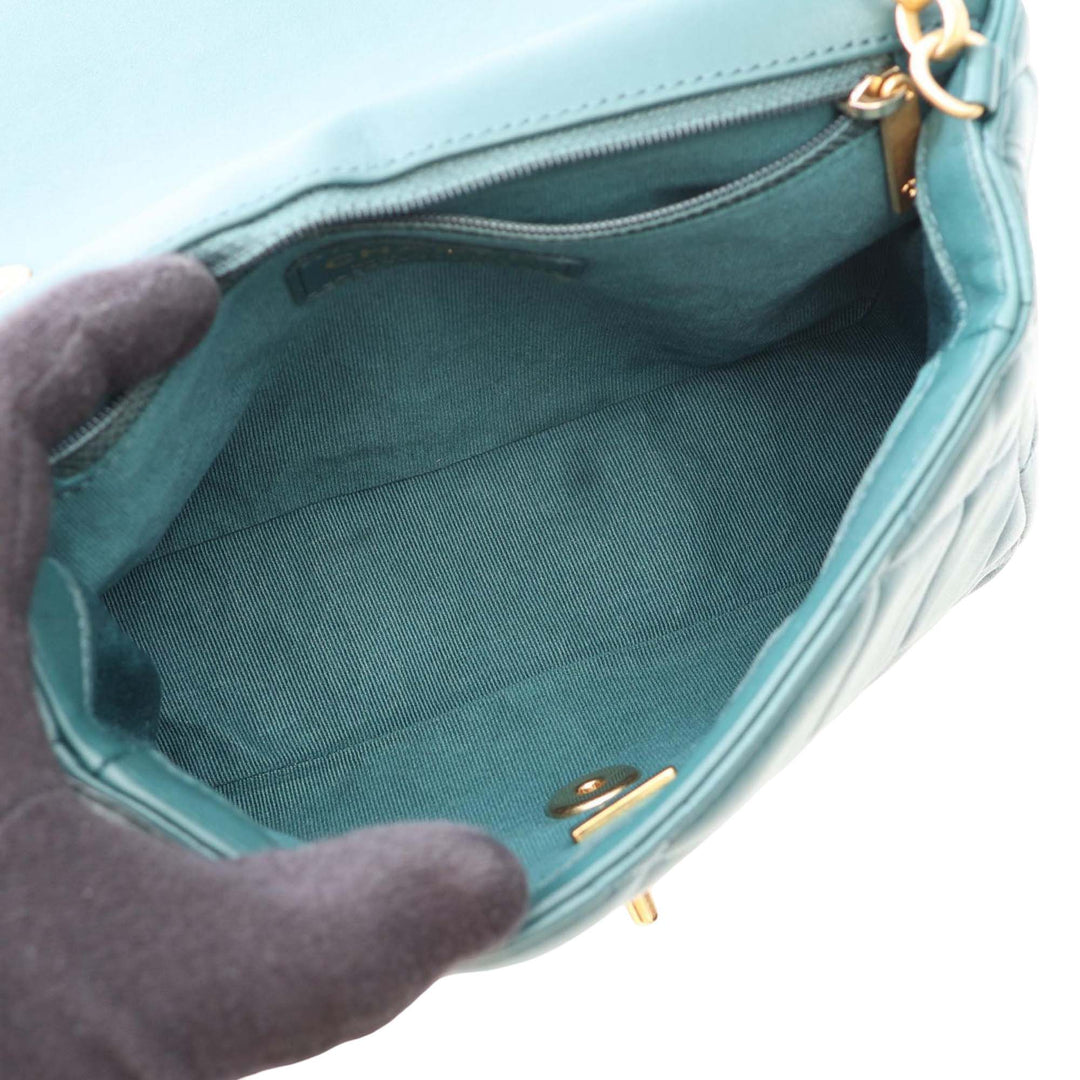 Chanel Carré Matelassé Bijoux Logo Chaîne à rabat Mini Cuir d'agneau Vert – vue 3 – GABY PARIS
