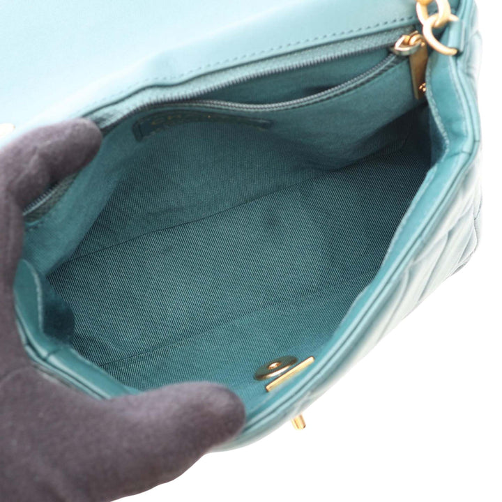 Chanel Carré Matelassé Bijoux Logo Chaîne à rabat Mini Cuir d'agneau Vert – vue 3 – GABY PARIS