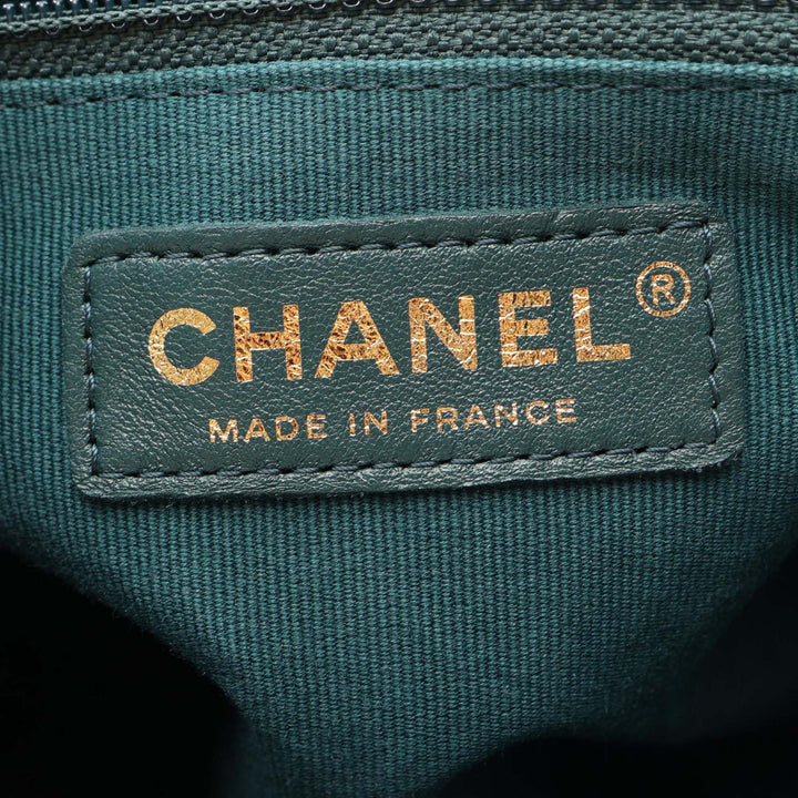 Chanel Carré Matelassé Bijoux Logo Chaîne à rabat Mini Cuir d'agneau Vert – vue 4 – GABY PARIS