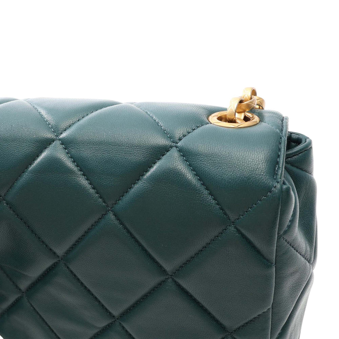 Chanel Carré Matelassé Bijoux Logo Chaîne à rabat Mini Cuir d'agneau Vert – vue 7 – GABY PARIS