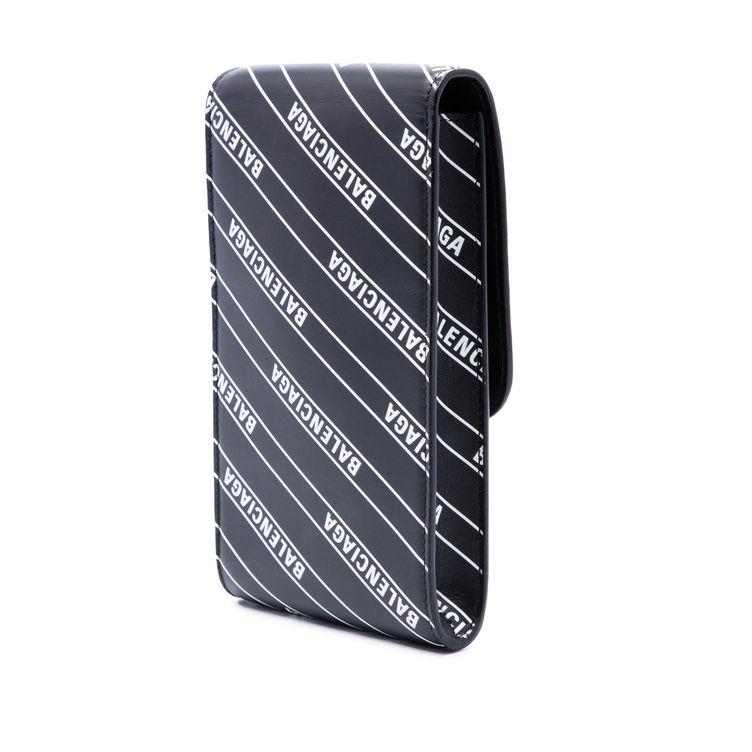 Balenciaga Étui téléphone Diagonal Allover Logo Imprimé B Cuir de veau Noir – vue 2 – GABY PARIS