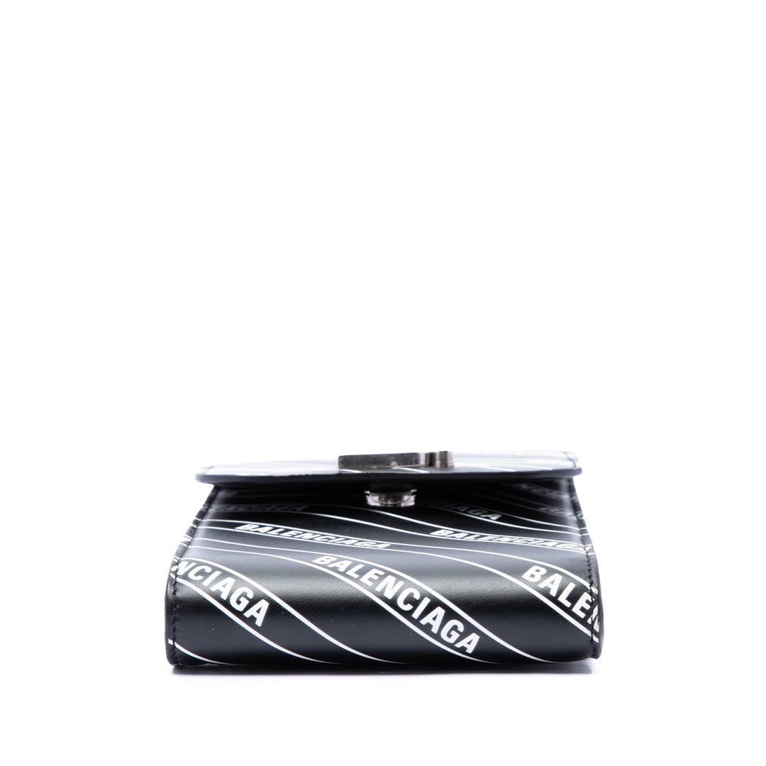 Balenciaga Étui téléphone Diagonal Allover Logo Imprimé B Cuir de veau Noir – vue 3 – GABY PARIS