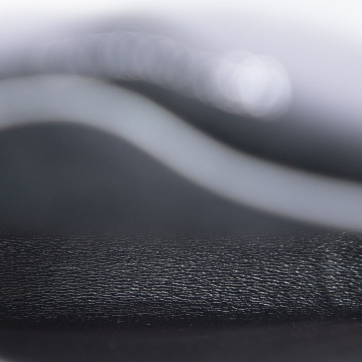 Balenciaga Étui téléphone Diagonal Allover Logo Imprimé B Cuir de veau Noir – vue 4 – GABY PARIS