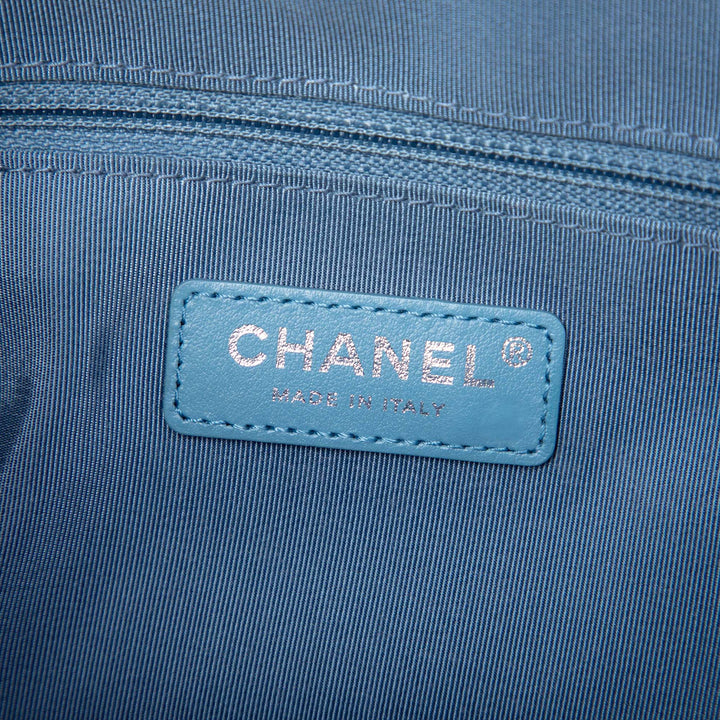 Chanel Medium Matelassé Iridescent Cuir d’agneau et Cuir de veau Gabrielle Hobo