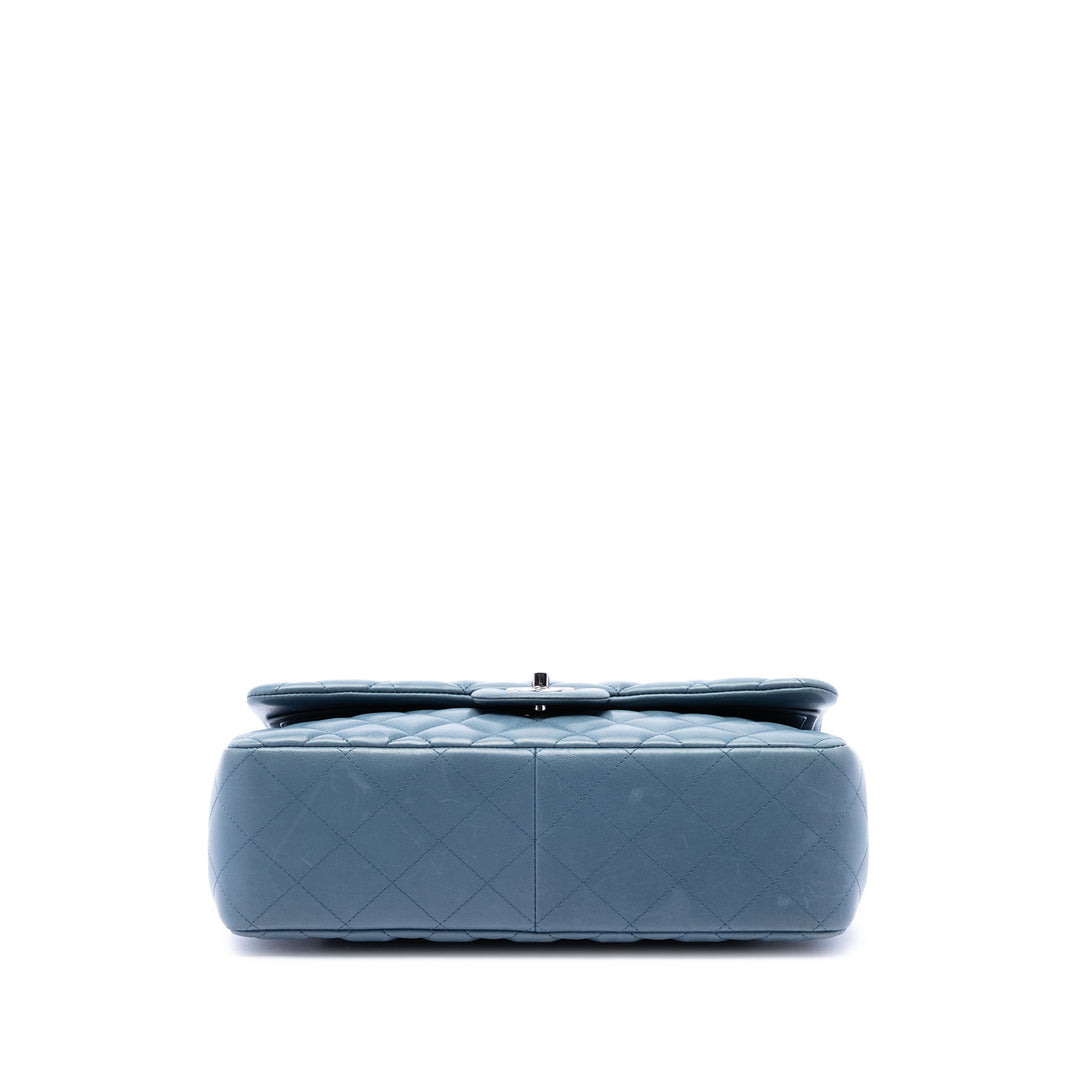 Chanel Sac porté épaule Classic Double rabat Jumbo Cuir d'agneau Bleu – vue 3 – GABY PARIS