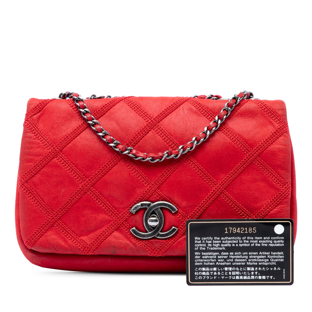 Chanel Iridescent Cuir de veau Diamond Stitch à rabat