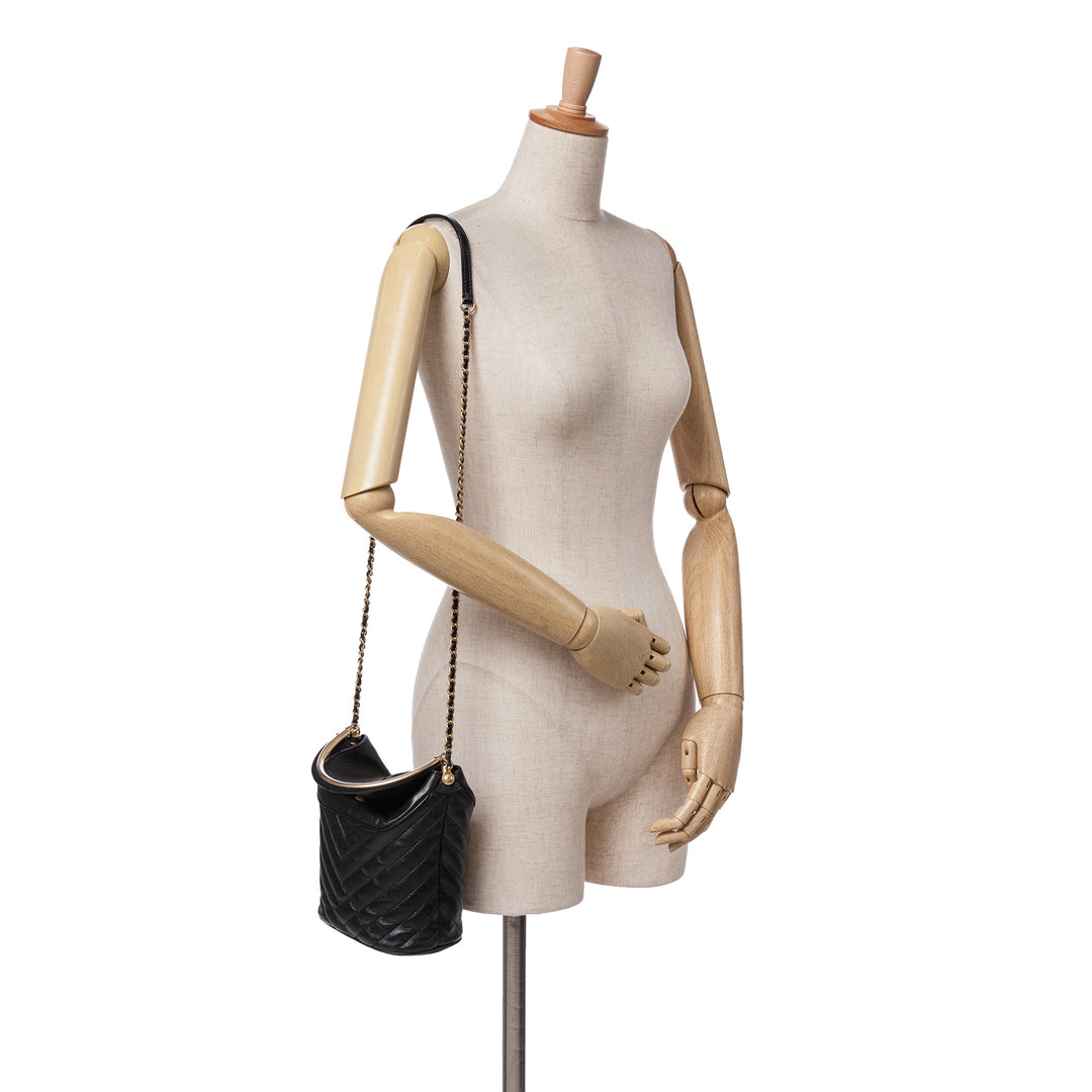 Chanel Matelassé Chevron Poignée with Chic Sac seau Cuir d'agneau
