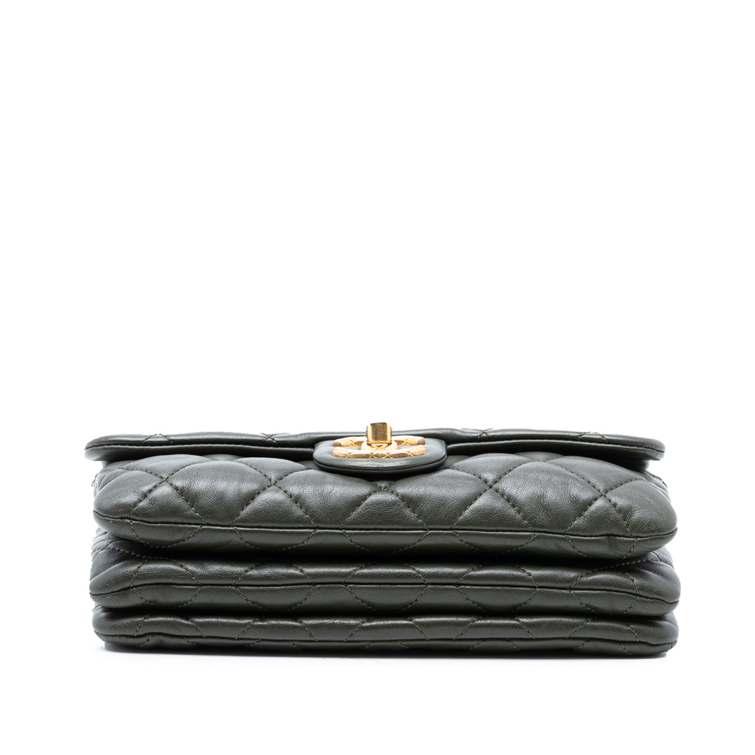 Chanel Small Matelassé Cuir d’agneau Pillow Crush à rabat