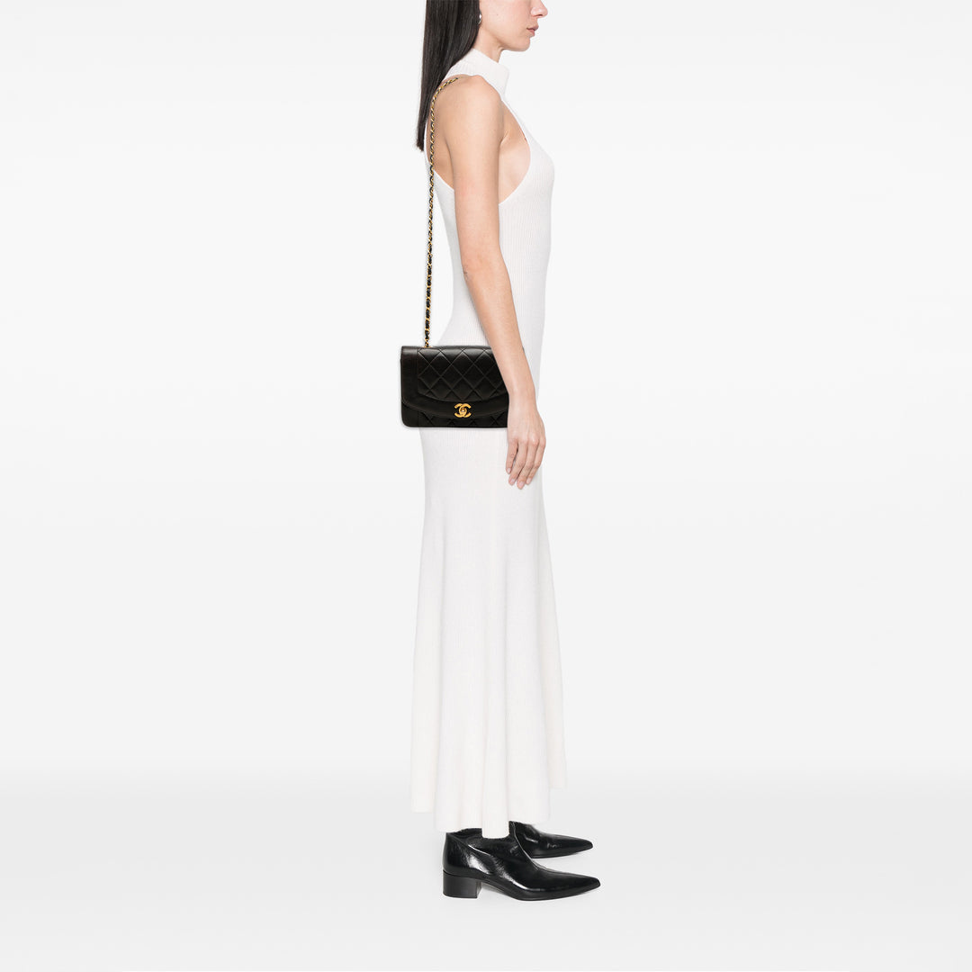 Chanel Sac bandoulière Diana à rabat Petit Cuir d'agneau Noir – vue 6 – GABY PARIS