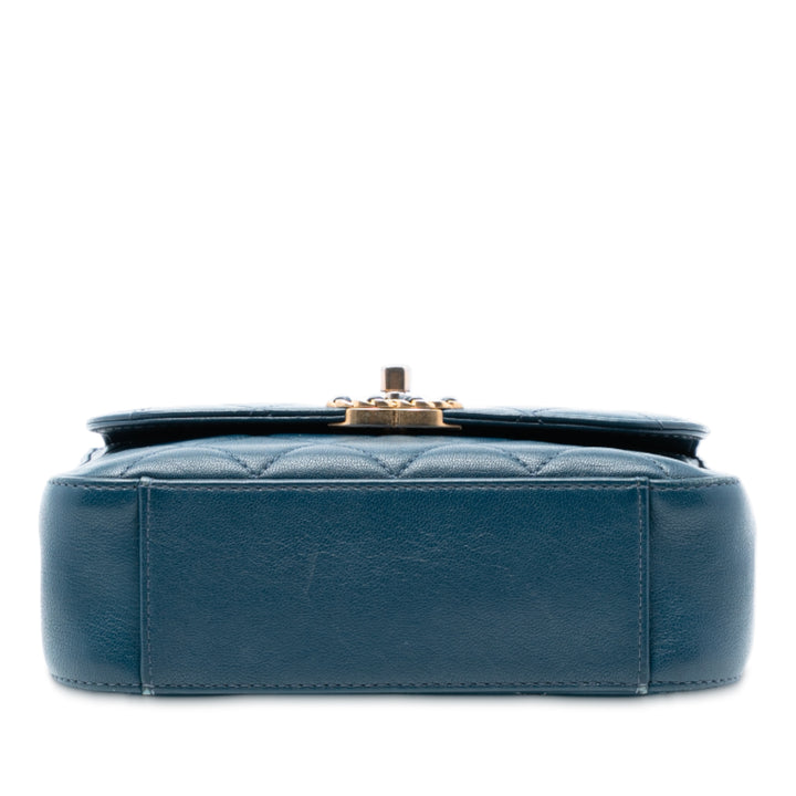 Chanel Small Matelassé Cuir de veau Chain Infinity anse supérieure à rabat