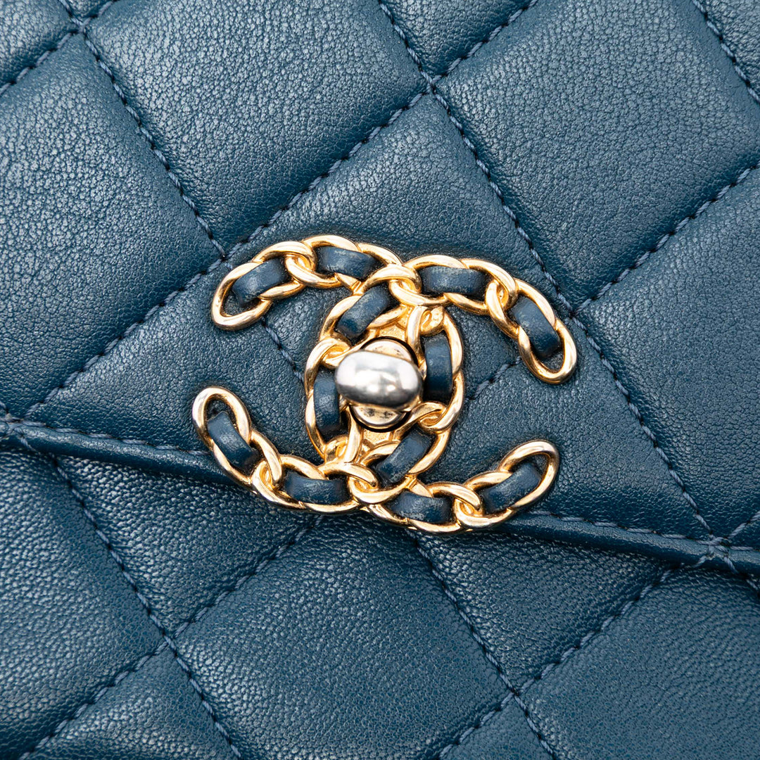 Chanel Small Matelassé Cuir de veau Chain Infinity anse supérieure à rabat