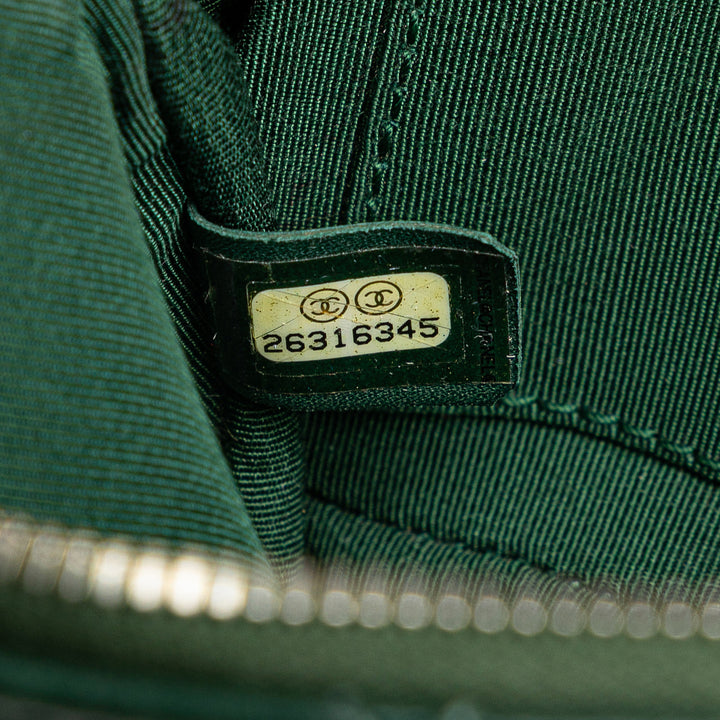 Chanel Stitched Cuir de veau and Grosgrain Button Up Double Zip Sac caméra Vert – GABY PARIS Authentique
